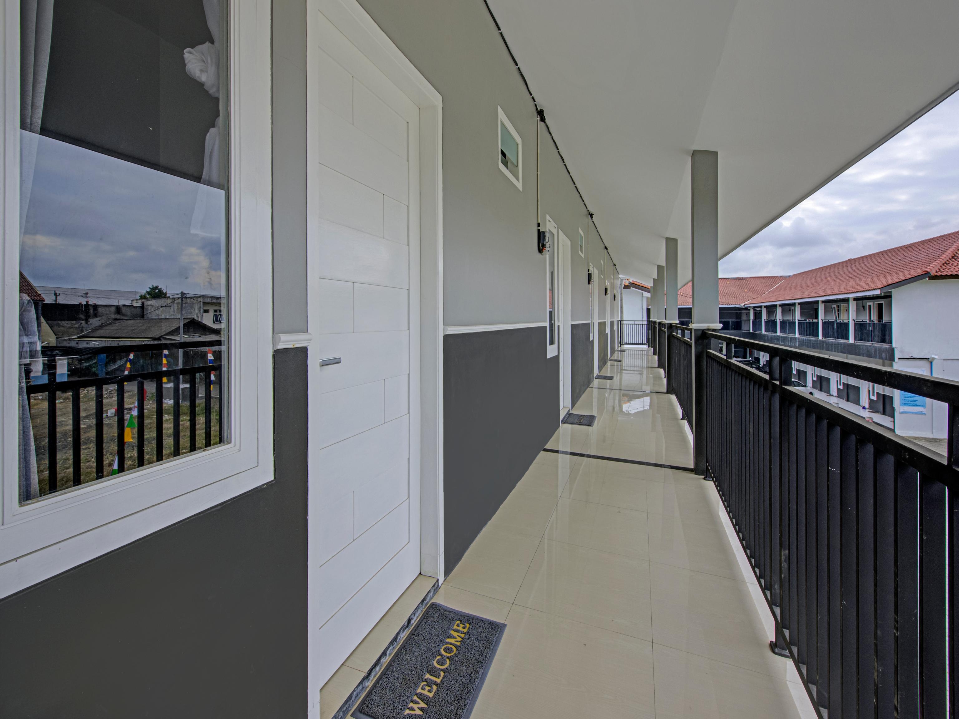 Vaccinated Staff - OYO 3841 Wisma 25 Cilacap Exterior foto